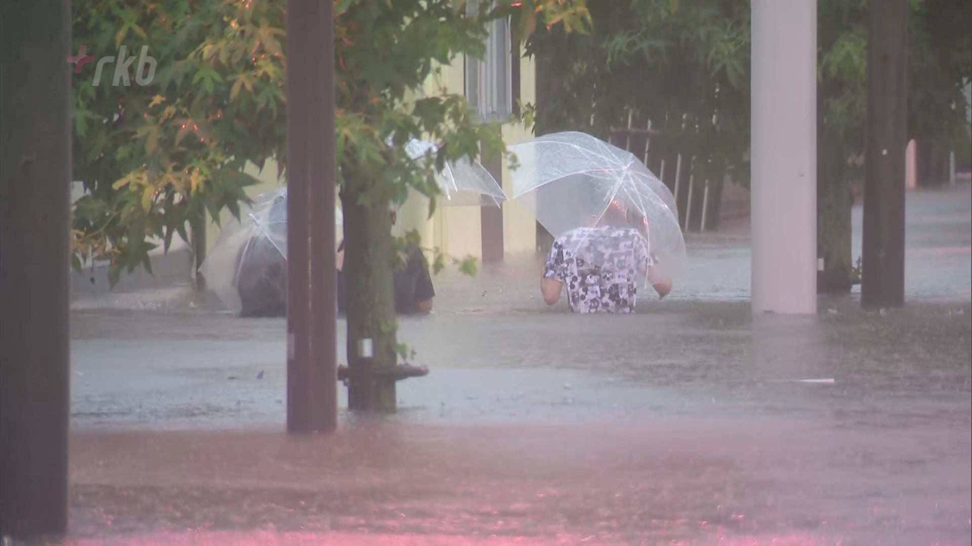 未曾有の豪雨か、行政の不作為か 「浸水から3年、床は今も